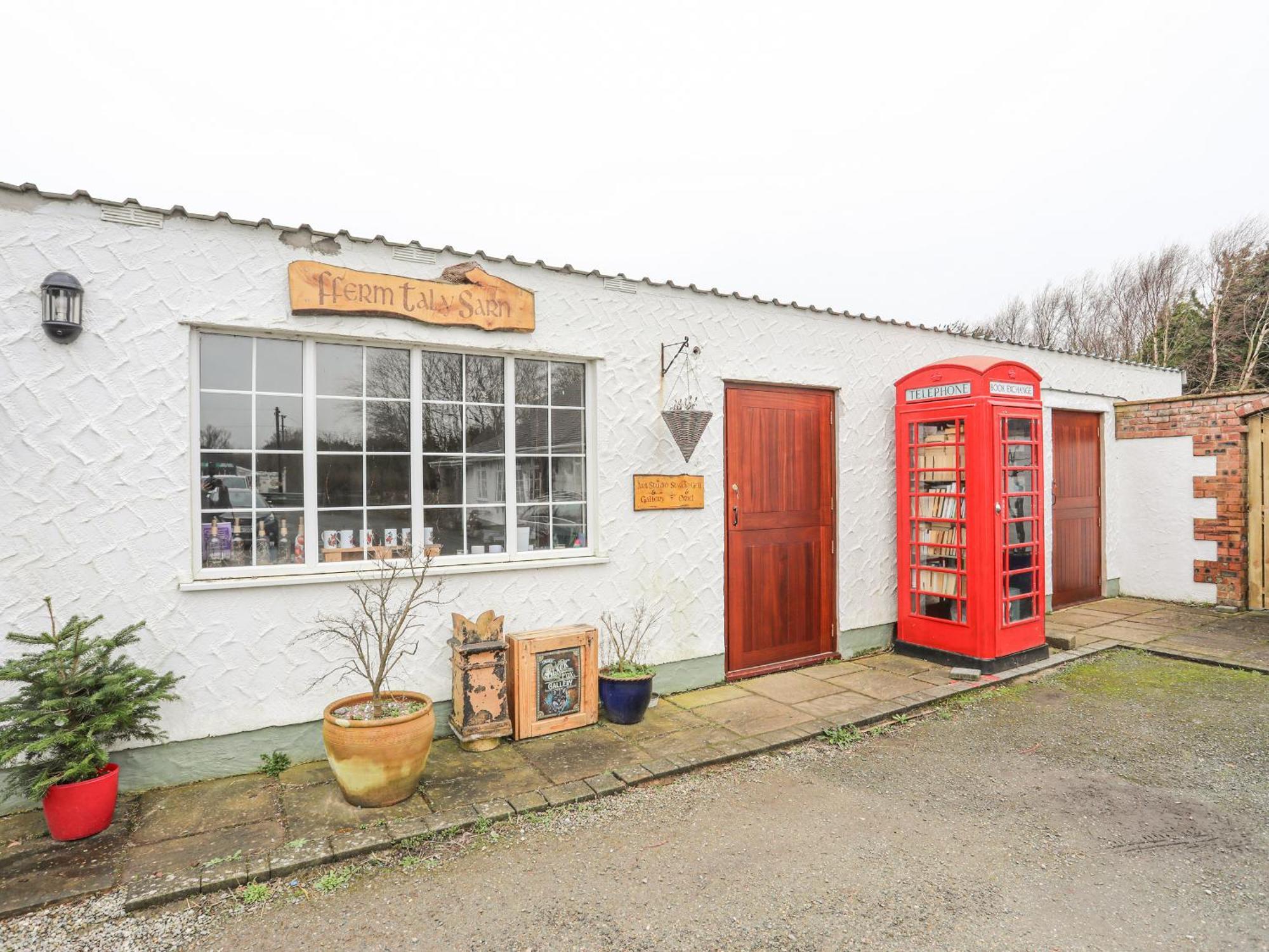 Tal Sarn Shepherd Hut Llanfairpwllgwyngyll Exterior foto